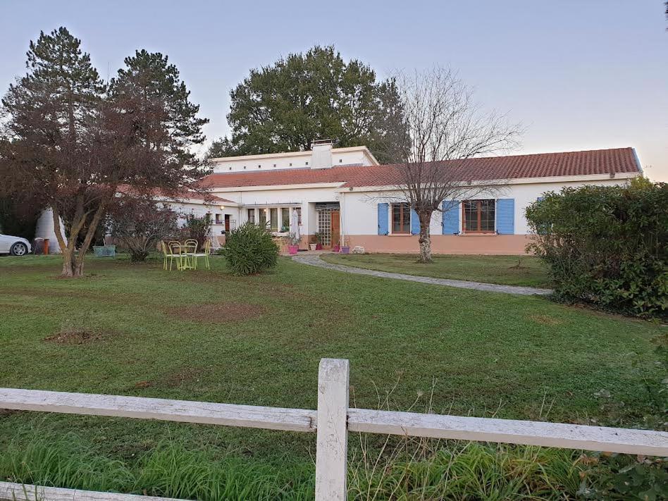 Hotel Aux Volets Bleu Villeneuve-sur-Lot Exteriér fotografie